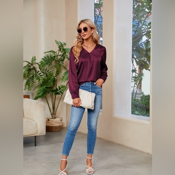 Graceful Comfort V-Neck Long Sleeve Top - Picture 4 of 5